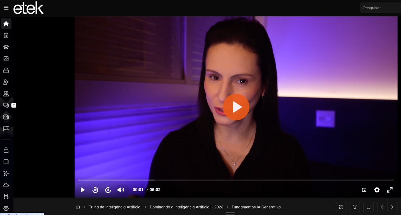 Player de aula da plataforma, com a trilha e o módulo na barra inferior